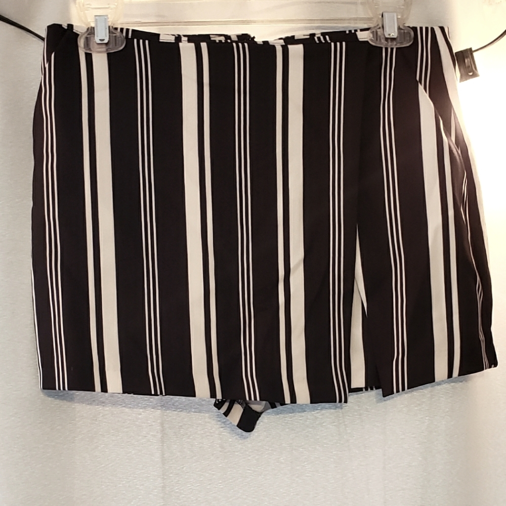 Stripped Skort (POCKETS!!)